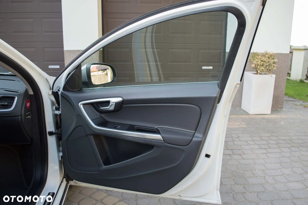 Volvo V60 D4 Geartronic RDesign - 35