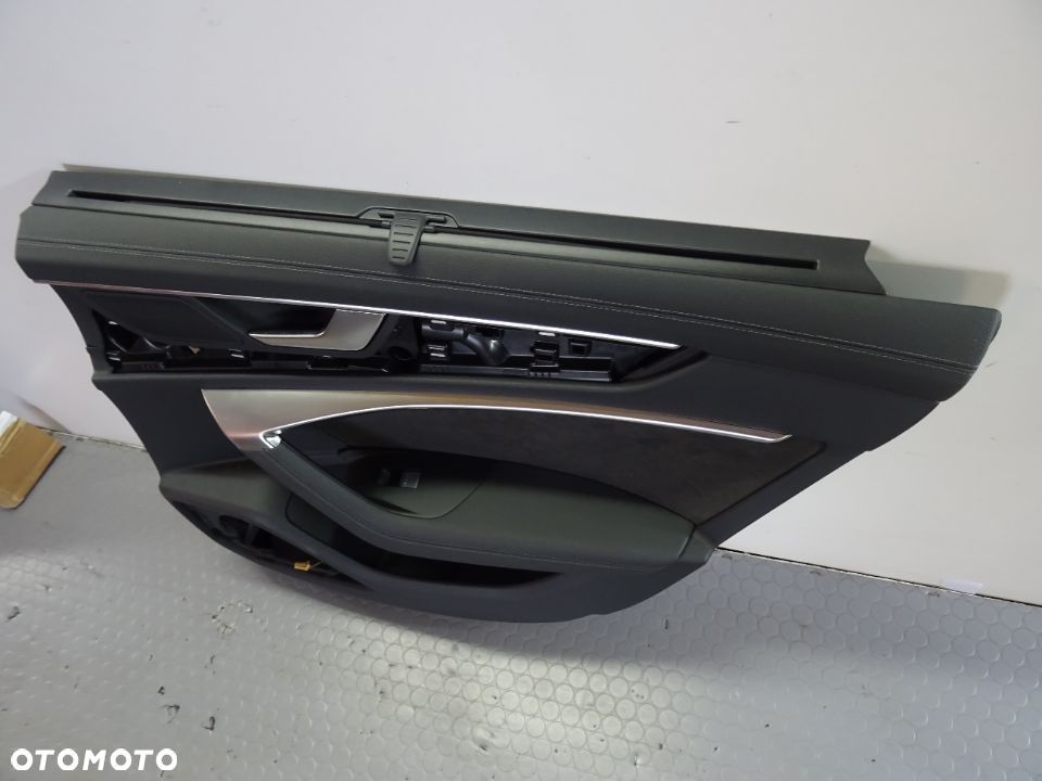 4K0867306A 4K0867306A boczek drzwi tyl sedan Skora roleta alkantara  Audi A6 C8 4K czesci - 4