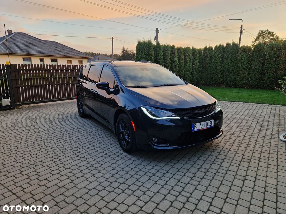 Chrysler Pacifica - 1