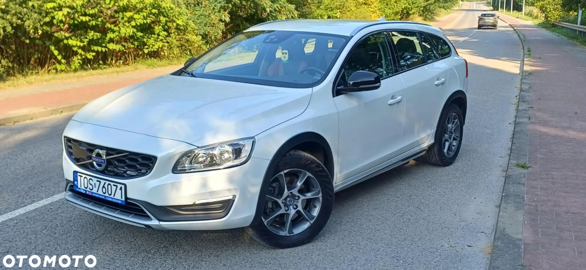 Volvo V60 Cross Country D3 Drive-E Momentum - 1