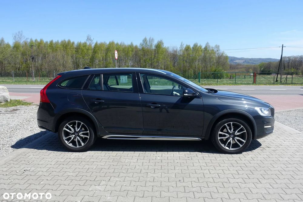 Volvo V60 Cross Country D4 Geartronic Summum - 4