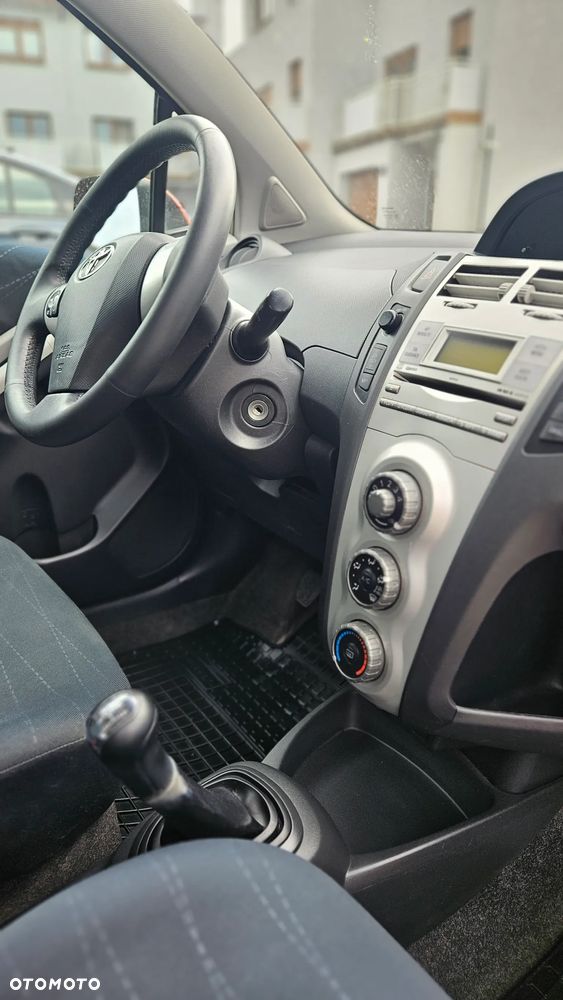 Toyota Yaris 1.3 Luna A/C - 10