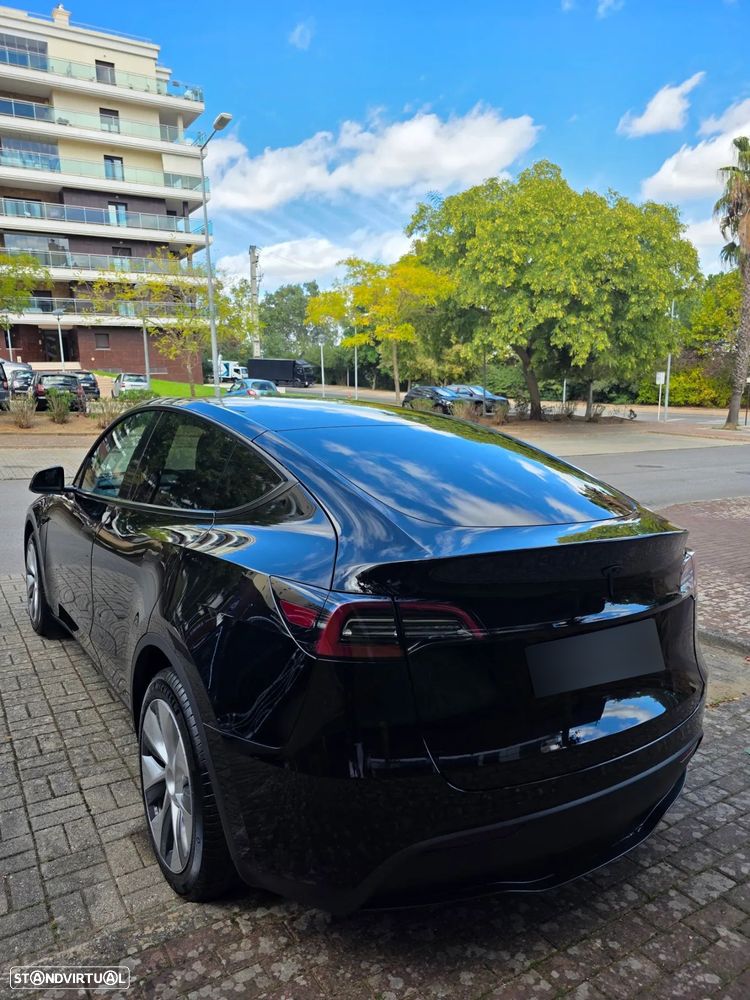 Tesla Model Y Long Range Dual Motor AWD - 4