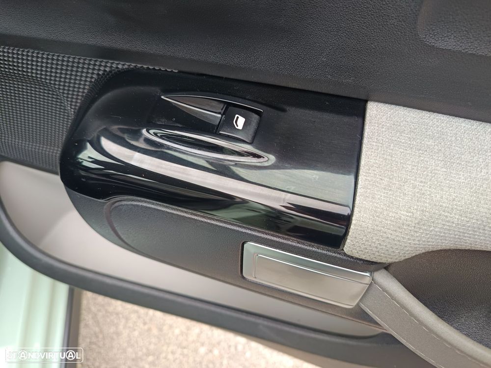 Citroën C3 1.2 PureTech Shine - 31