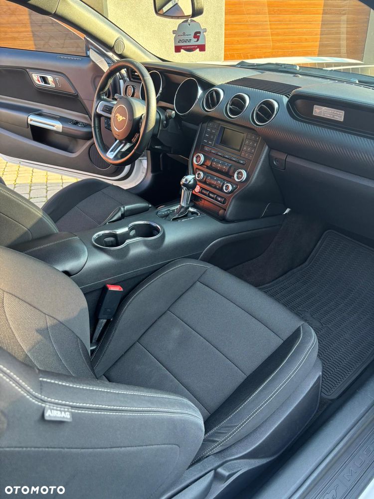 Ford Mustang 3.7 V6 - 8