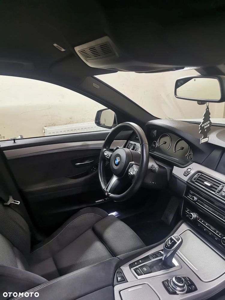 BMW Seria 5 525d xDrive - 25