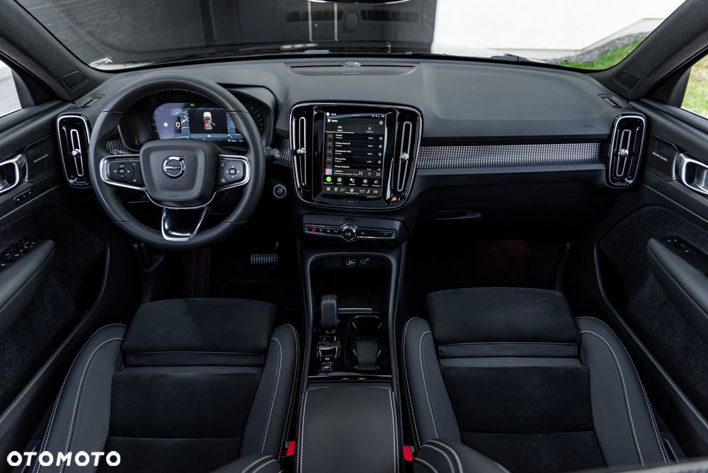 Volvo XC 40 B3 B DKG Plus Bright - 24