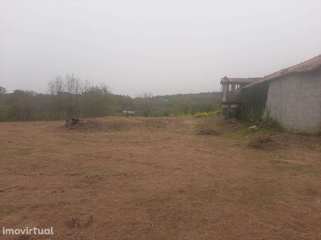 Terreno com 1.800m2 para construção de uma moradia. - Grande imagem: 2/5