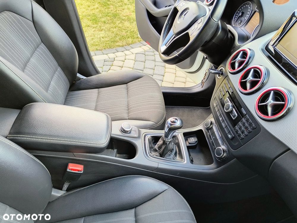 Mercedes-Benz Klasa B 180 AMG Line - 27