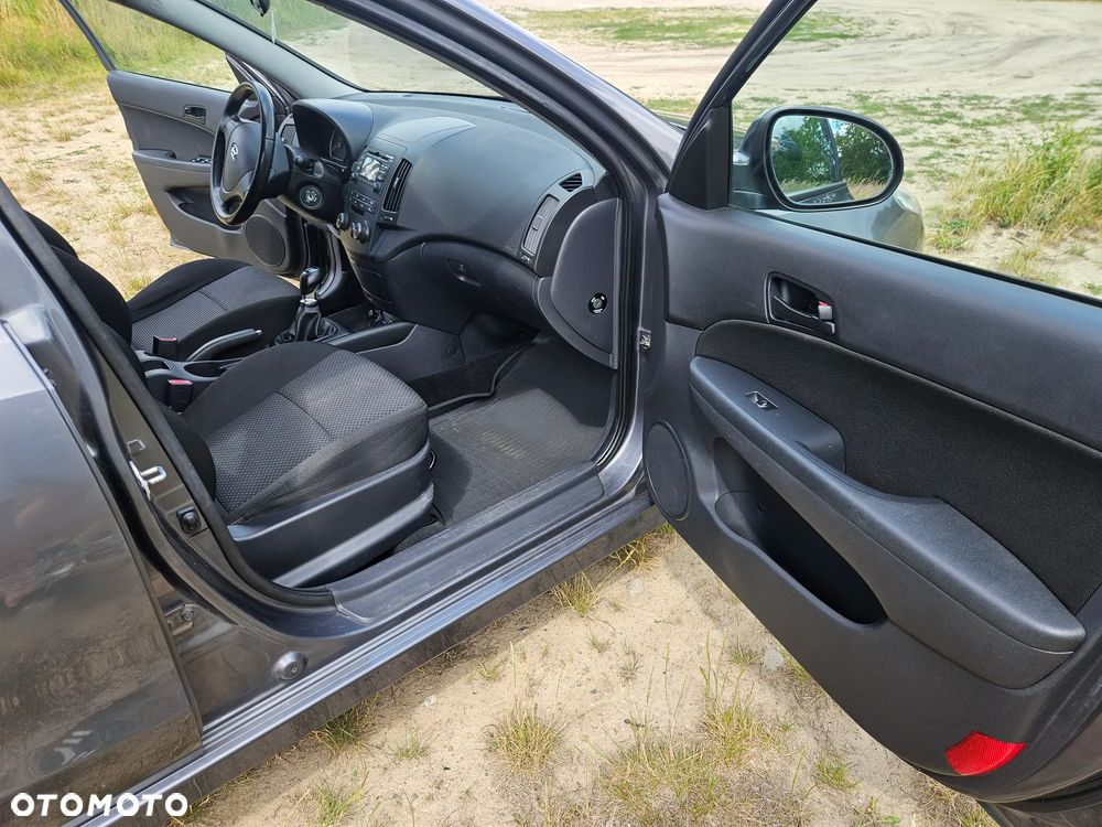Hyundai i30 1.4 Base + World Cup - 11