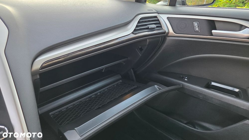 Ford Fusion 2.0 EcoBoost Titanium - 27