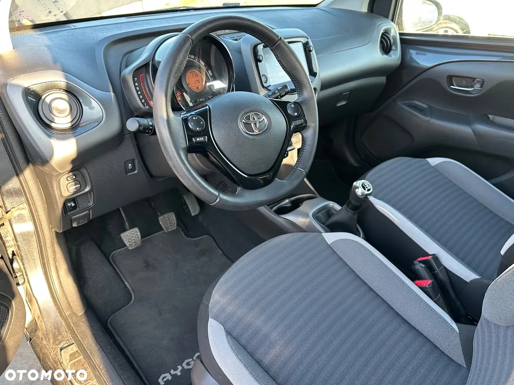 Toyota Aygo x-play connect - 7