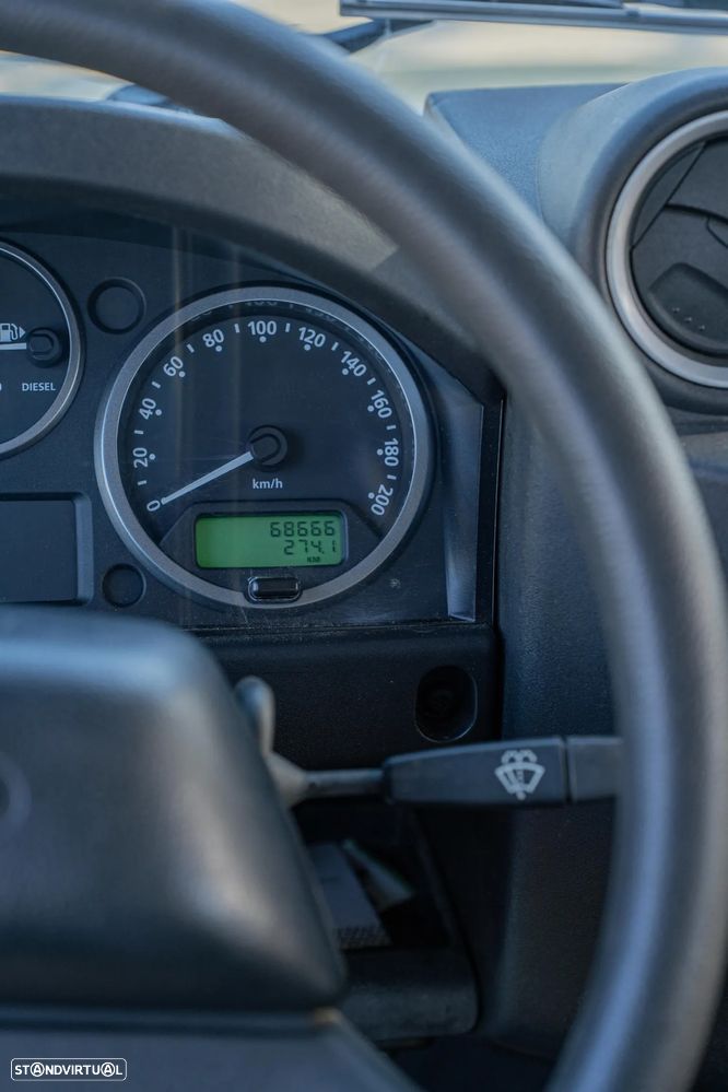 Land Rover Defender - 14