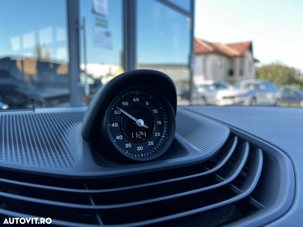 Porsche Taycan - 30