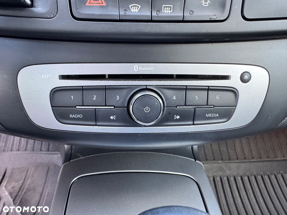 Renault Laguna 2.0 dCi Initiale - 24