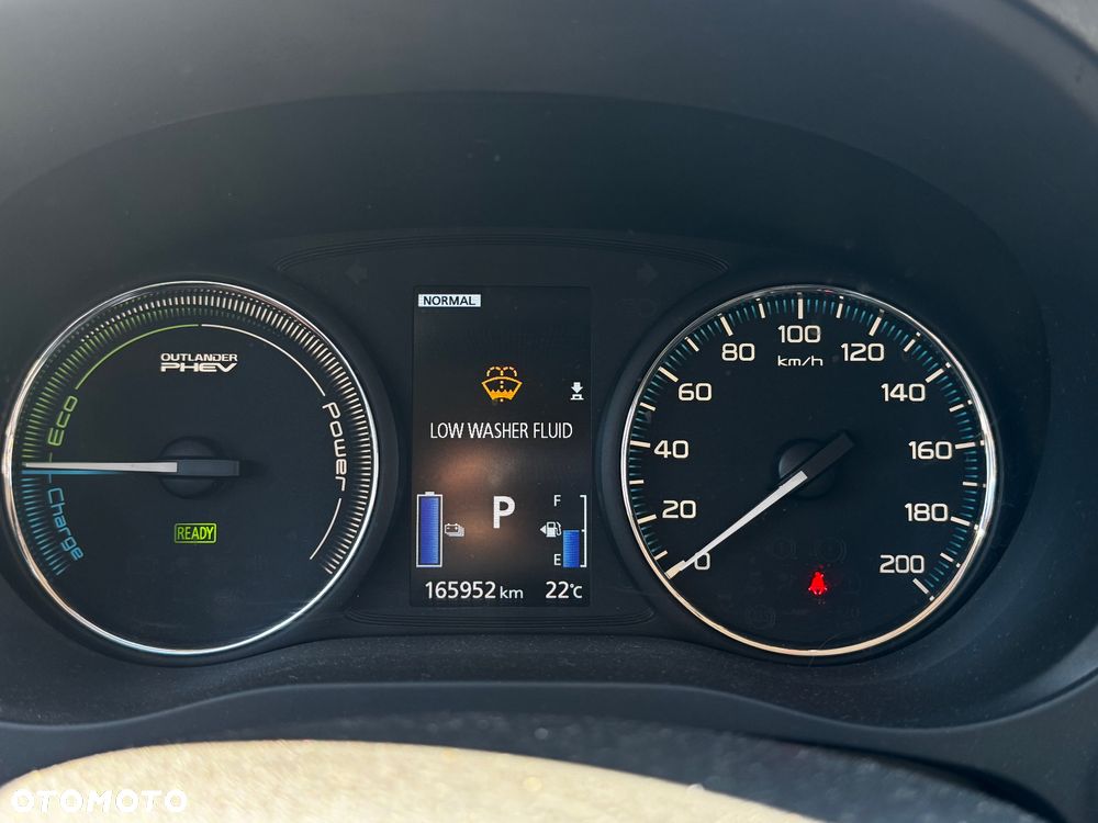 Mitsubishi Outlander - 16