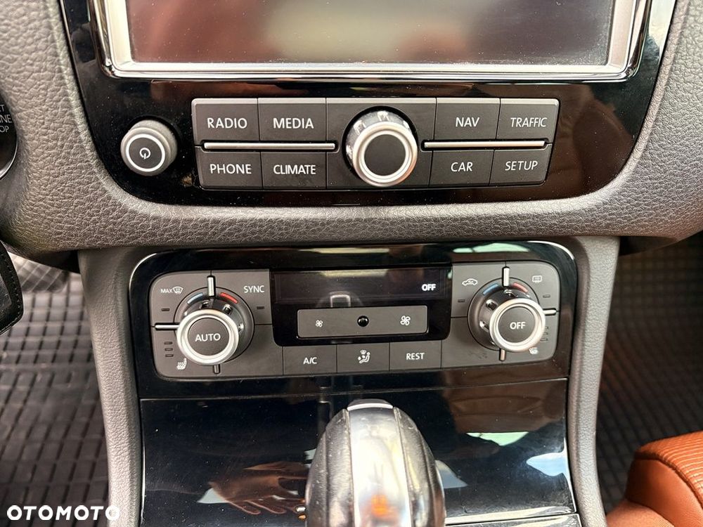 Volkswagen Touareg 3.0 V6 TDI BMT - 24