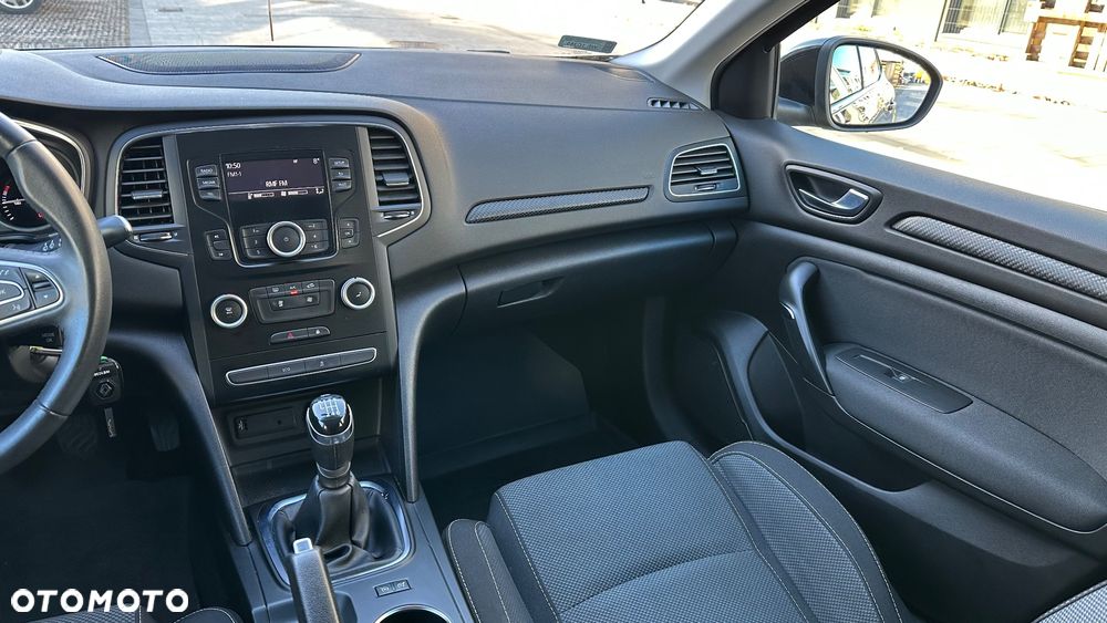 Renault Megane IV 16-20 - 7