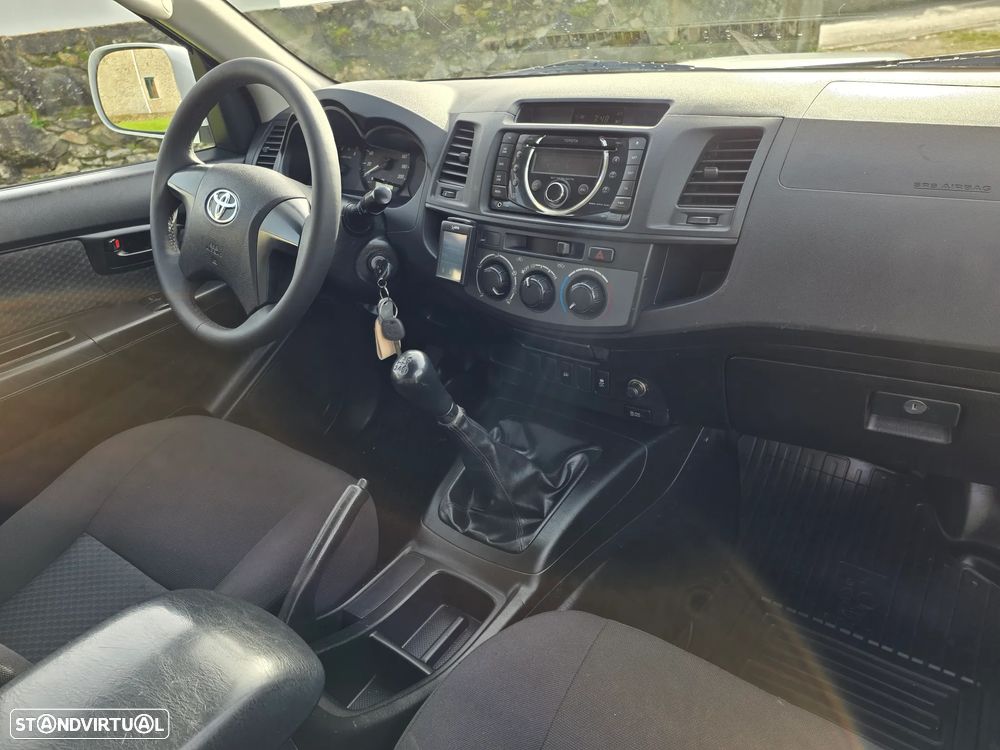 Toyota Hilux - 2