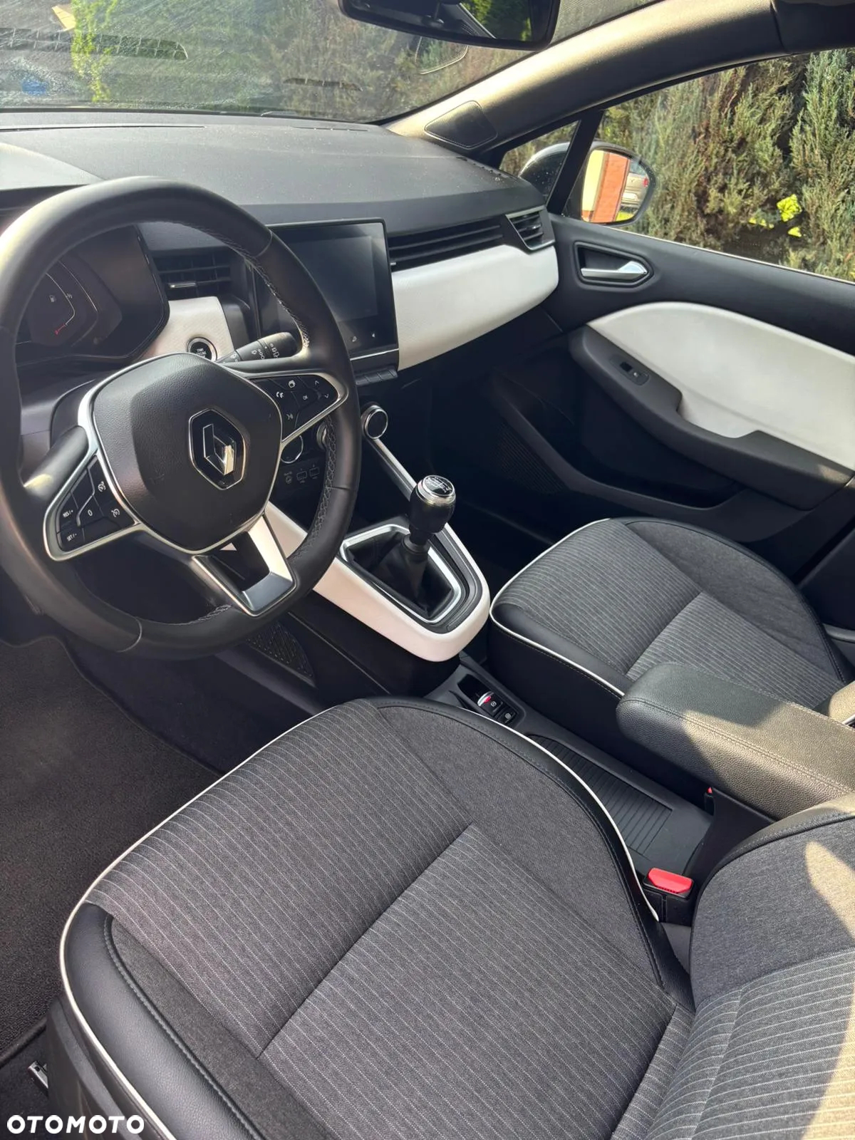 Renault Clio TCe 100 INTENS - 11