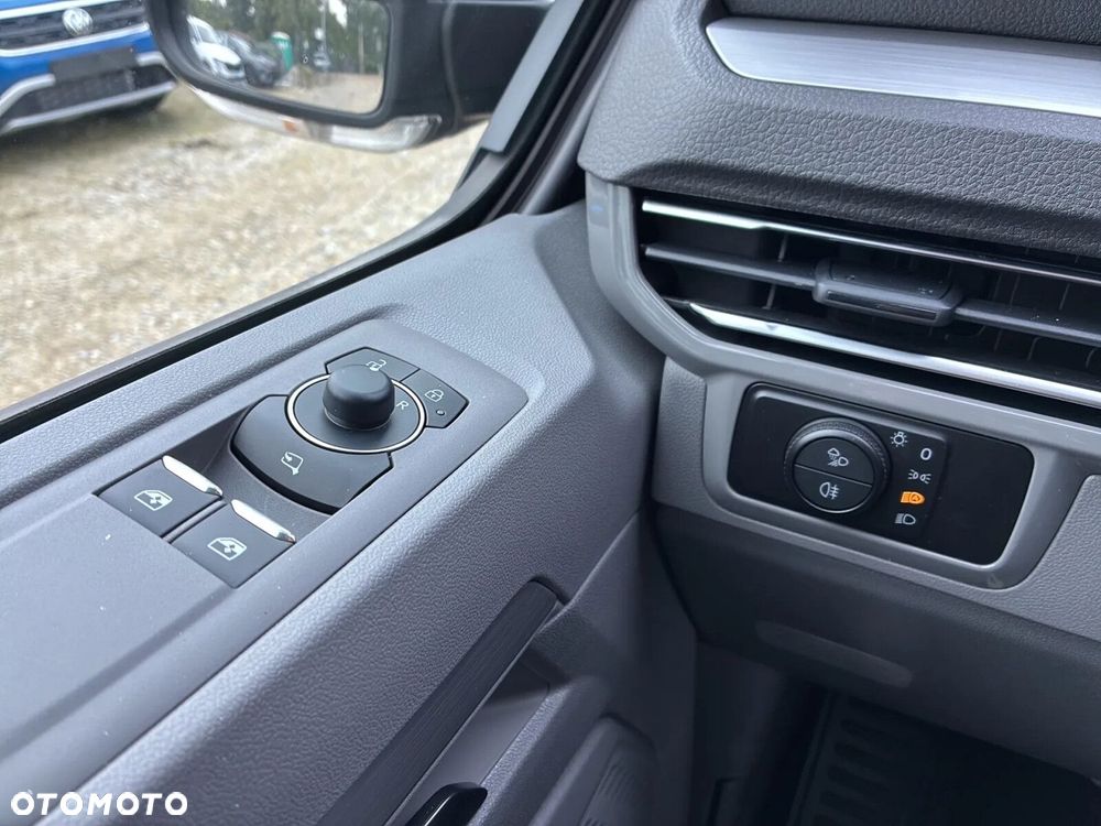 Volkswagen Caravelle - 31