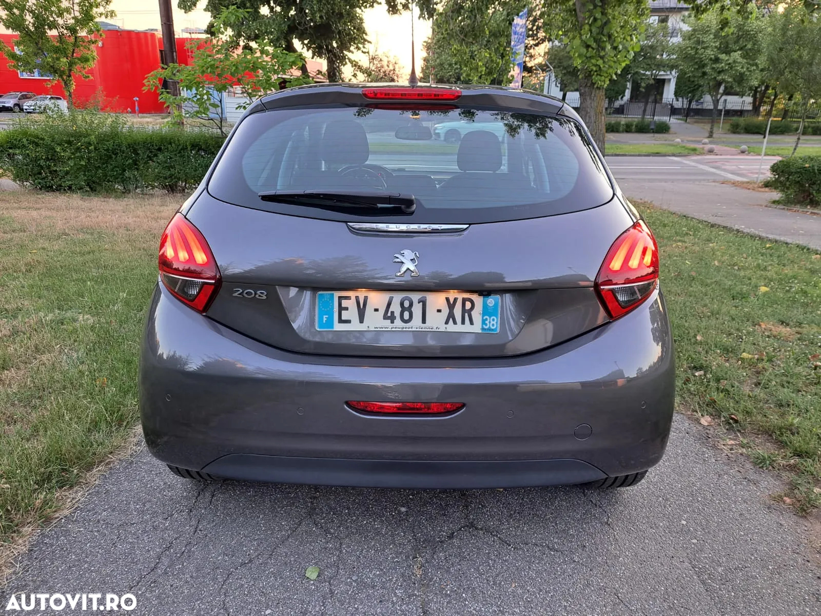 Peugeot 208 1.2 L PureTech Turbo Allure - 4