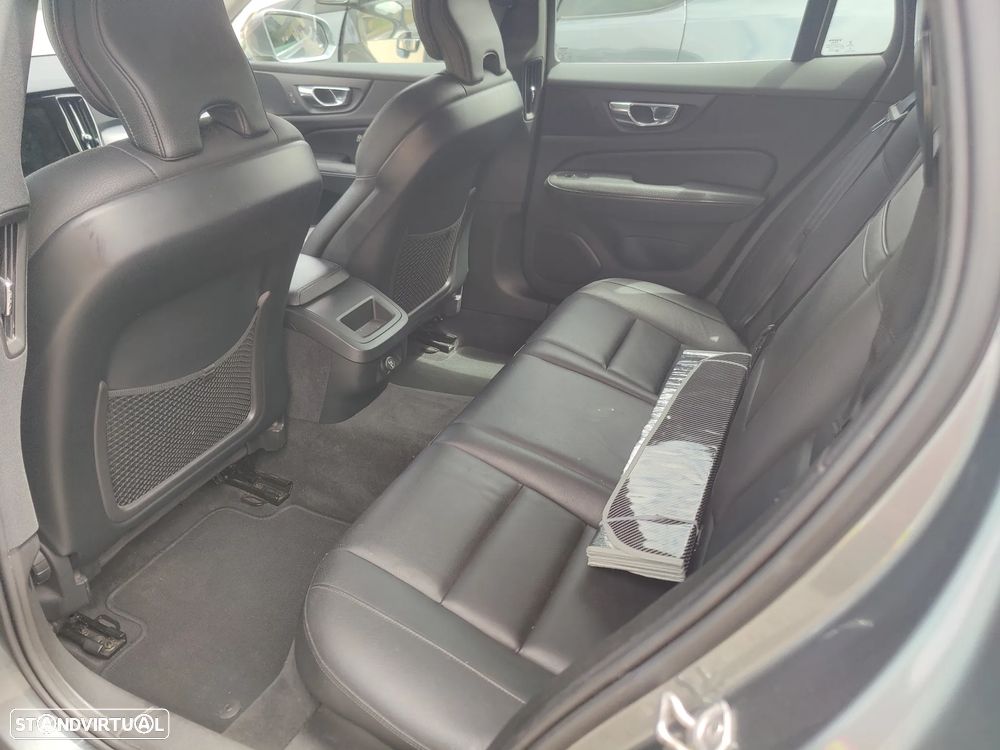 Volvo V60 2.0 D3 Momentum Geartronic - 3