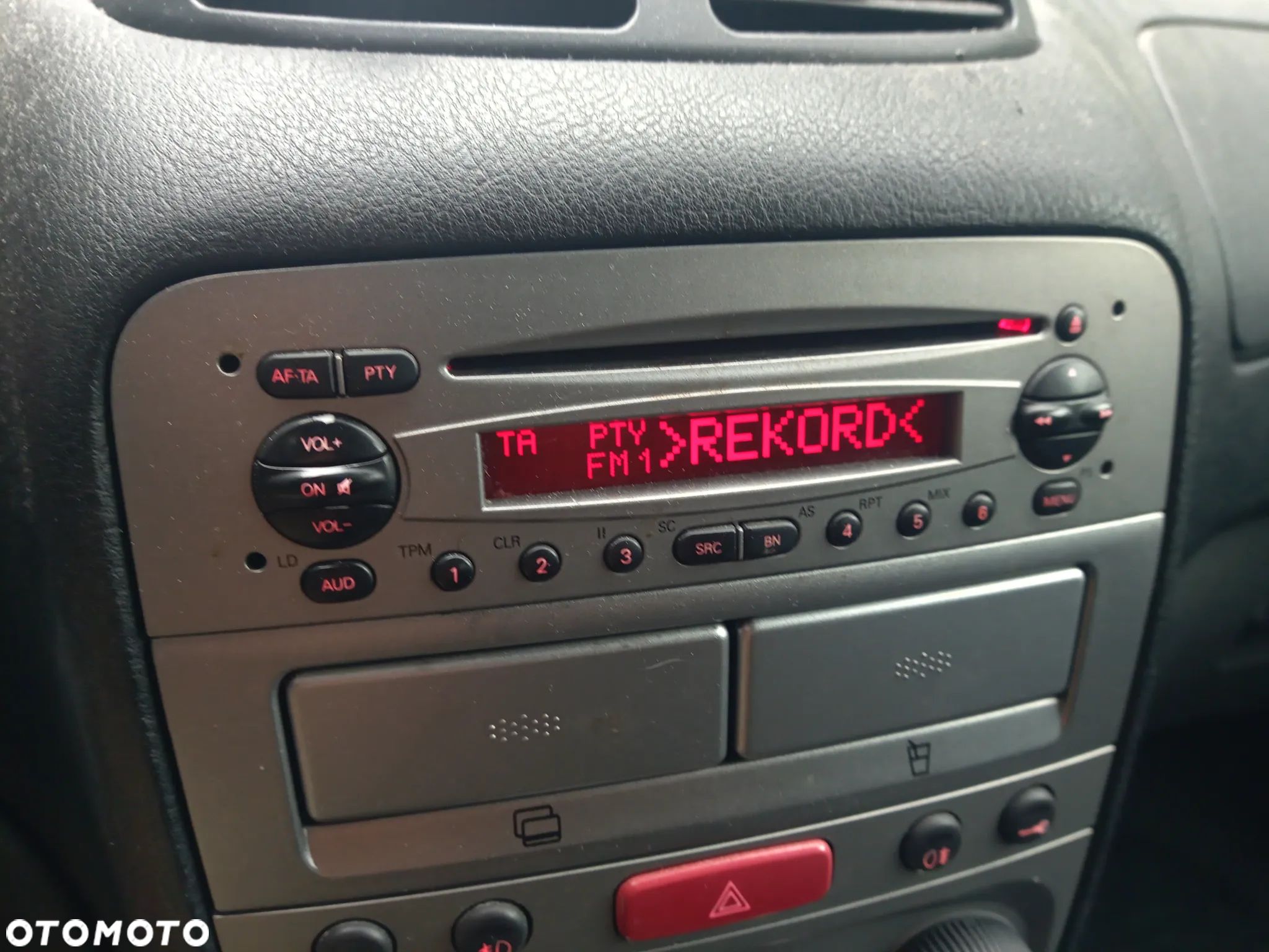 Alfa Romeo 147 radio A151 156053469 - 1