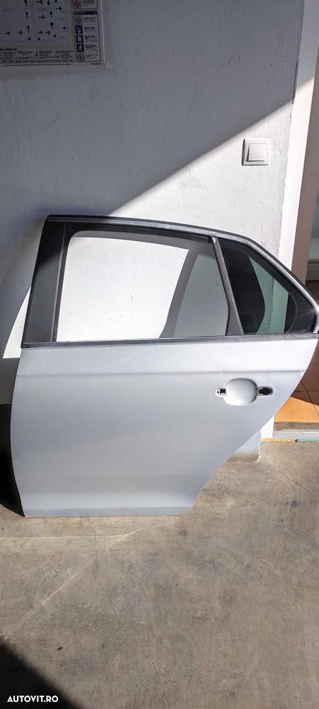 Usa spate stanga volkswagen vw JETTA an 2007 culoare LA7W mic defect - 1