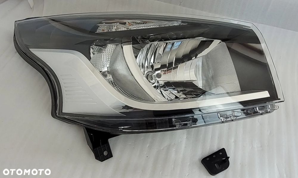 LAMPA PRZÓD PRAWA ZWYKŁA RENAULT TRAFIC III 2014- 260108047R - 1