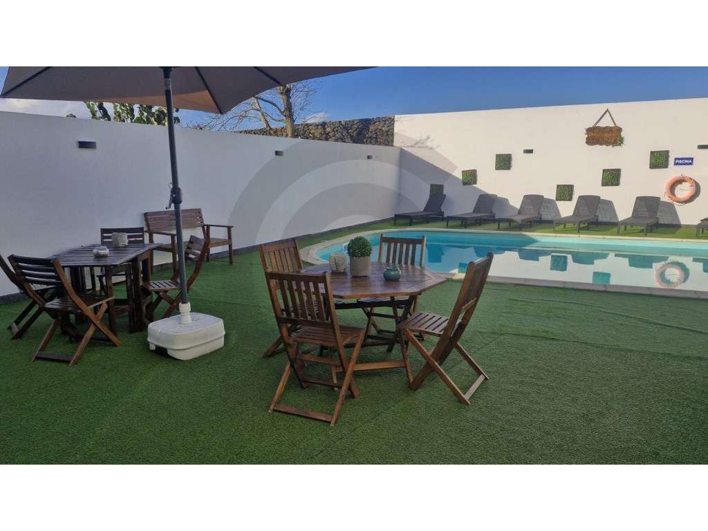 Investimento de Luxo em São Miguel: Moradia com 3 Unidades Independ... - Grande imagem: 2/12