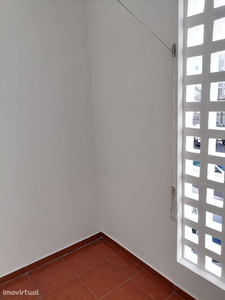 T1 Carnaxide, Junto à Polícia Municipal e à Nova Carnaxide. - Grande imagem: 4/25