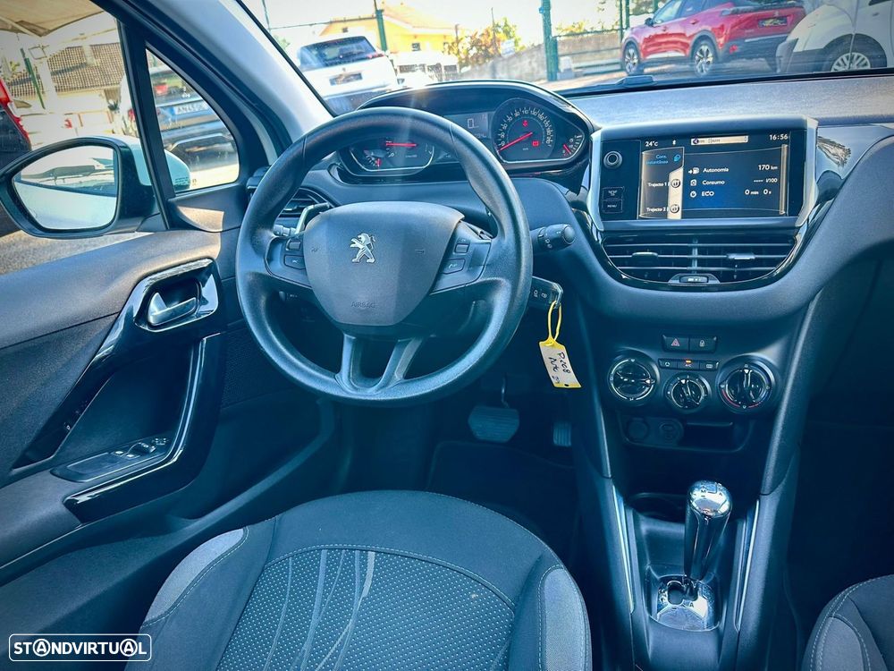 Peugeot 208 1.2 PureTech Allure EAT6 - 10