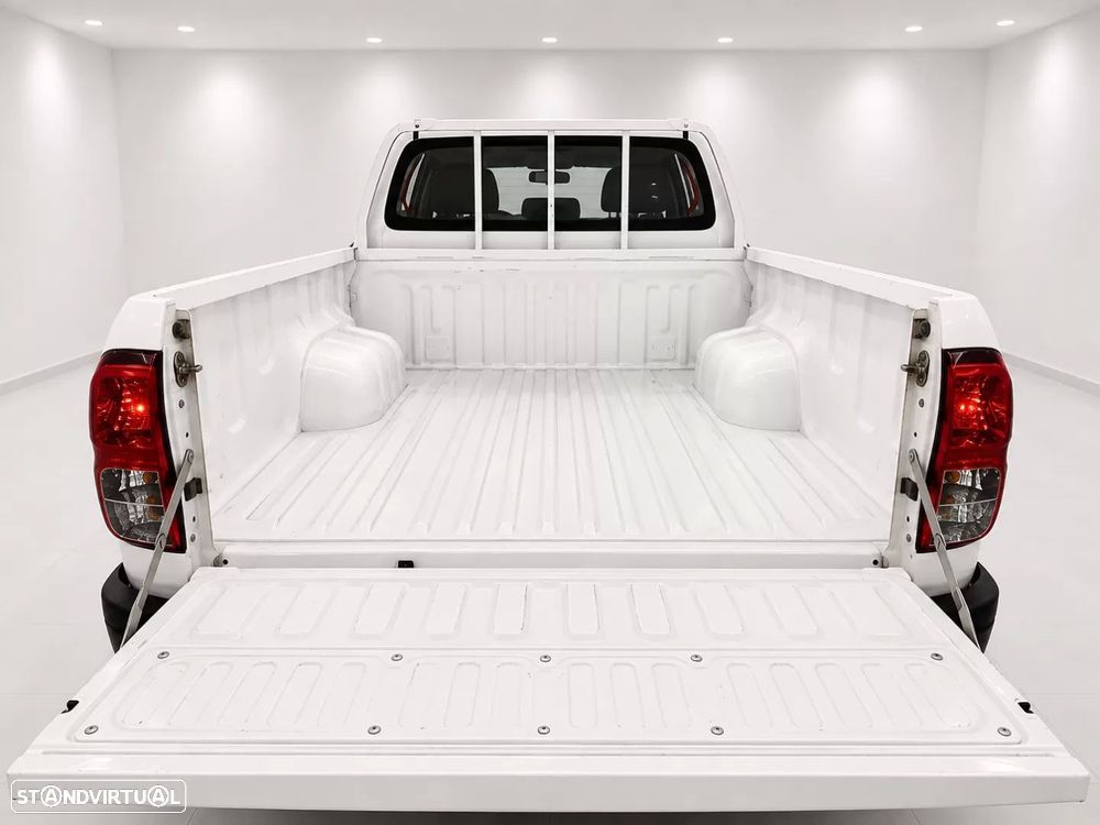Toyota Hilux 2.4 D-4D 4WD CD CM - 8