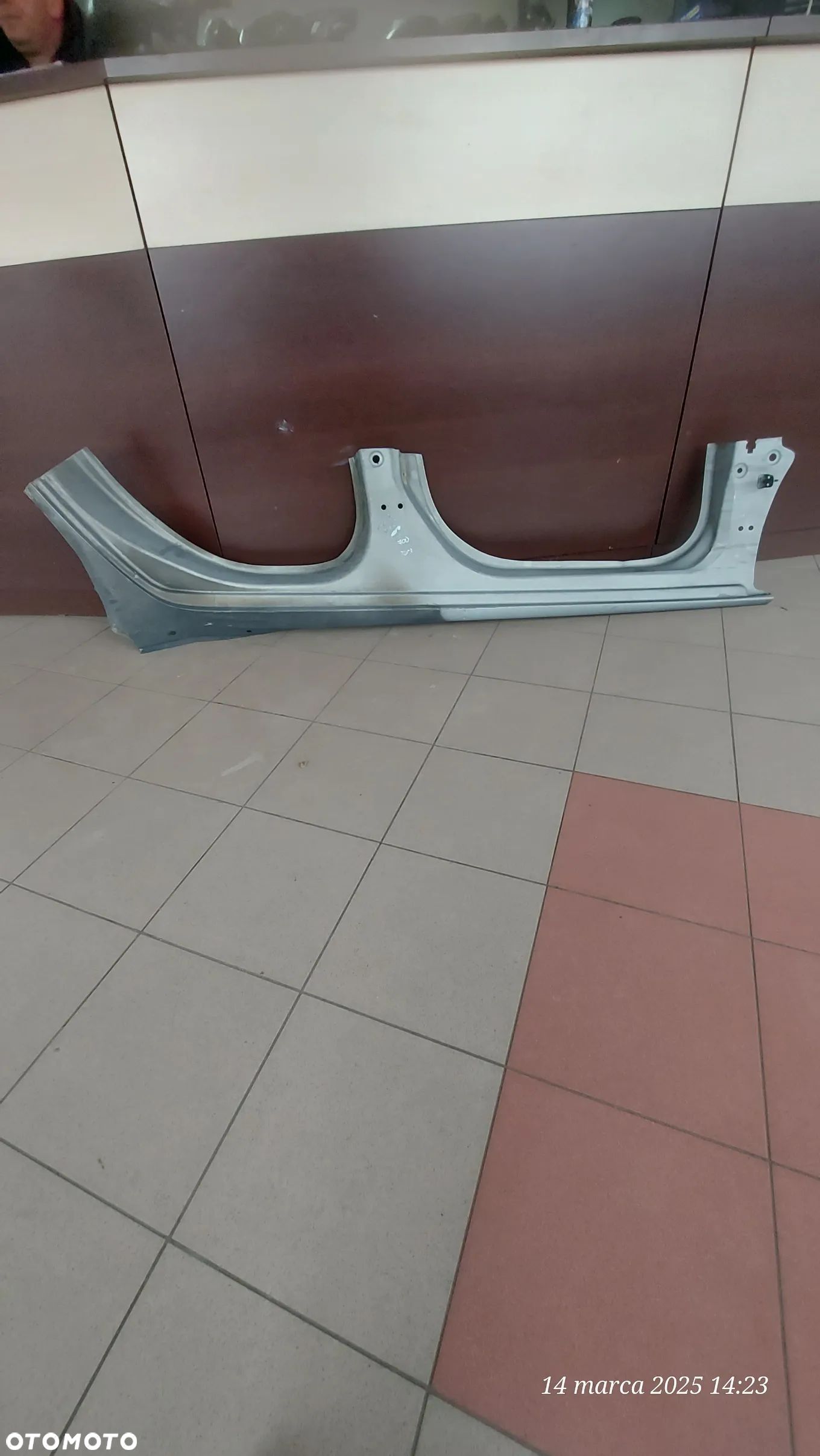 POSZYCIE PROGU OPEL ASTRA V - 1