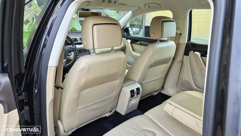 VW Passat 1.6 TDI BlueMotion Highline - 14