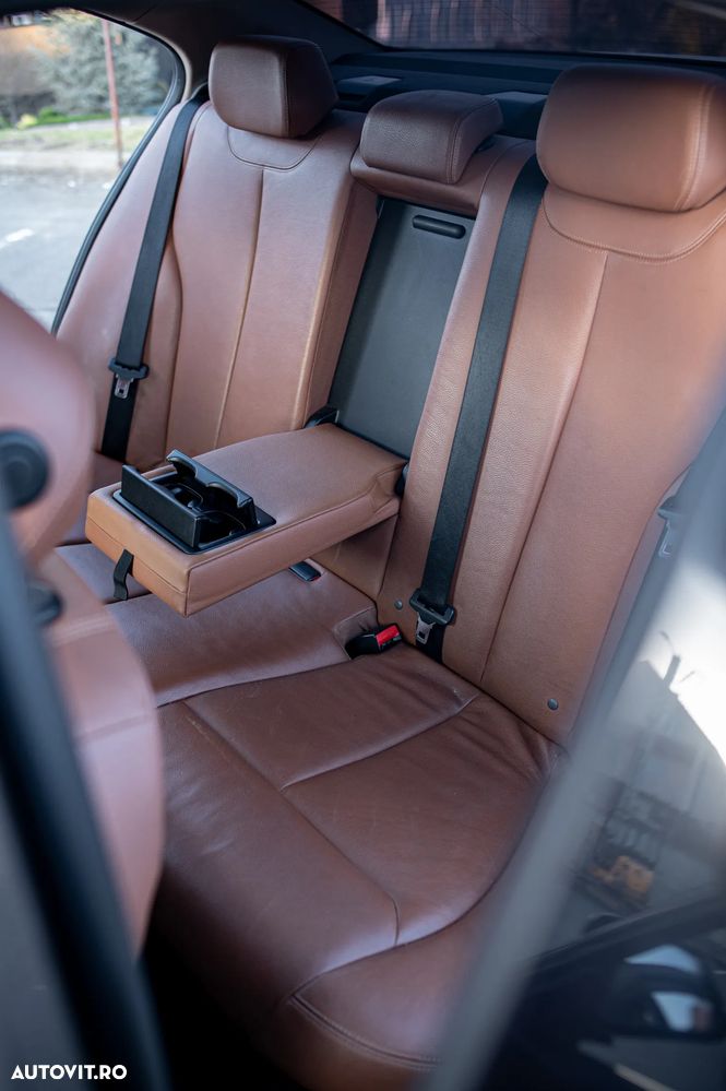 BMW Seria 3 320d Aut. - 20