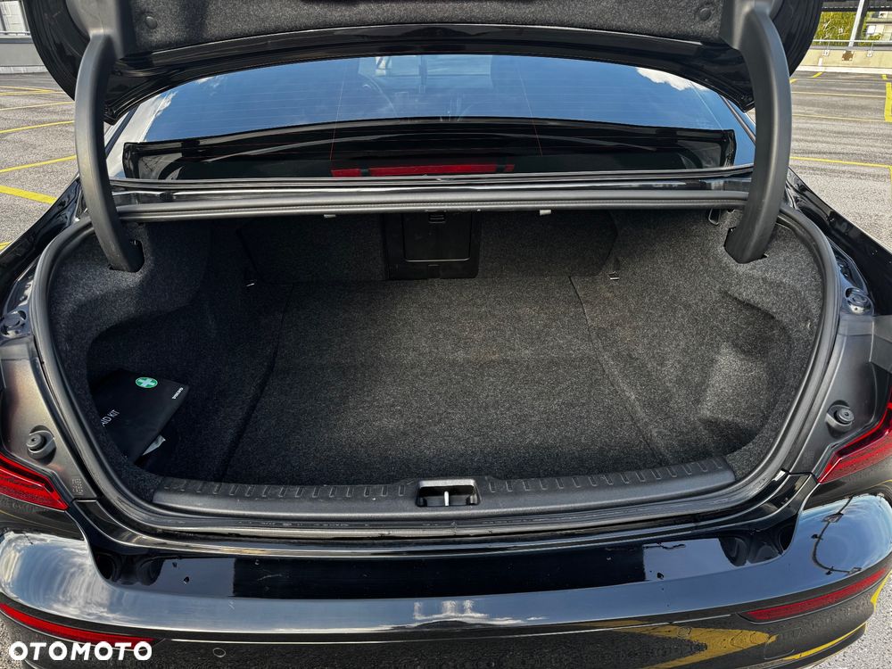 Volvo S60 T5 R-Design - 11