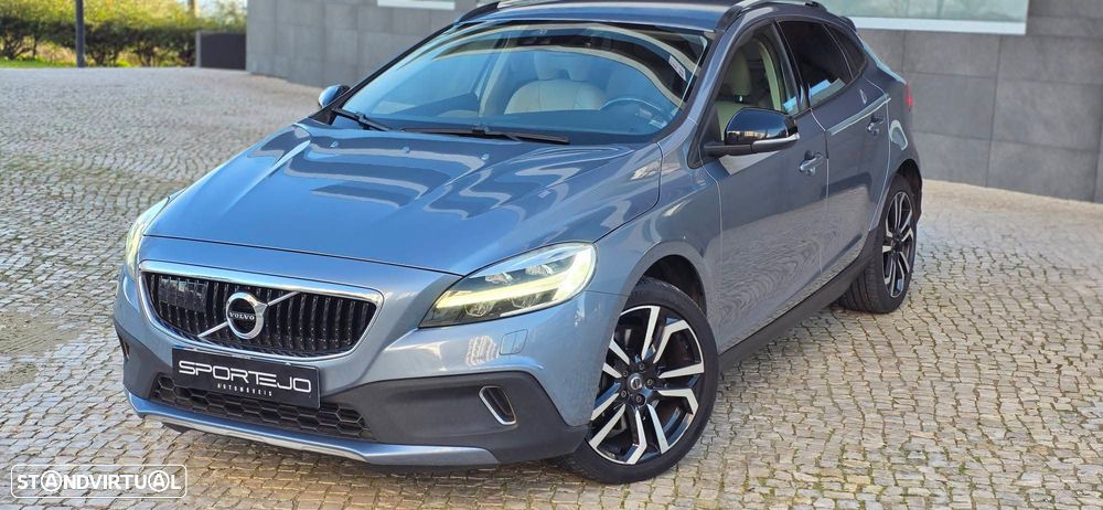 Volvo V40 Cross Country 2.0 D3 Momentum - 1