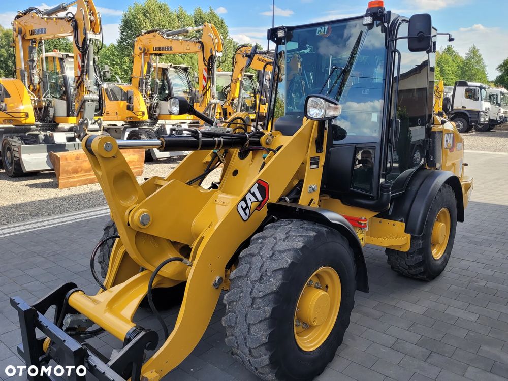 Caterpillar 906M / nowy model 2022r. / łyżka otwierana + widły / SUPER STAN - 10