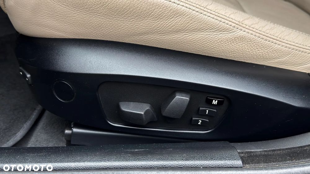 BMW Seria 3 330d xDrive DPF Edition Sport - 30