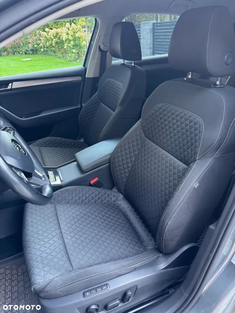 Skoda Superb 2.0 TDI Style DSG - 11