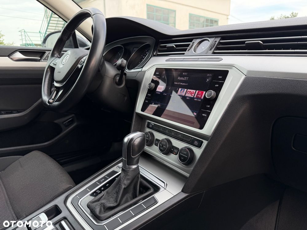 Volkswagen Passat Variant 2.0 TDI SCR DSG Highline - 24