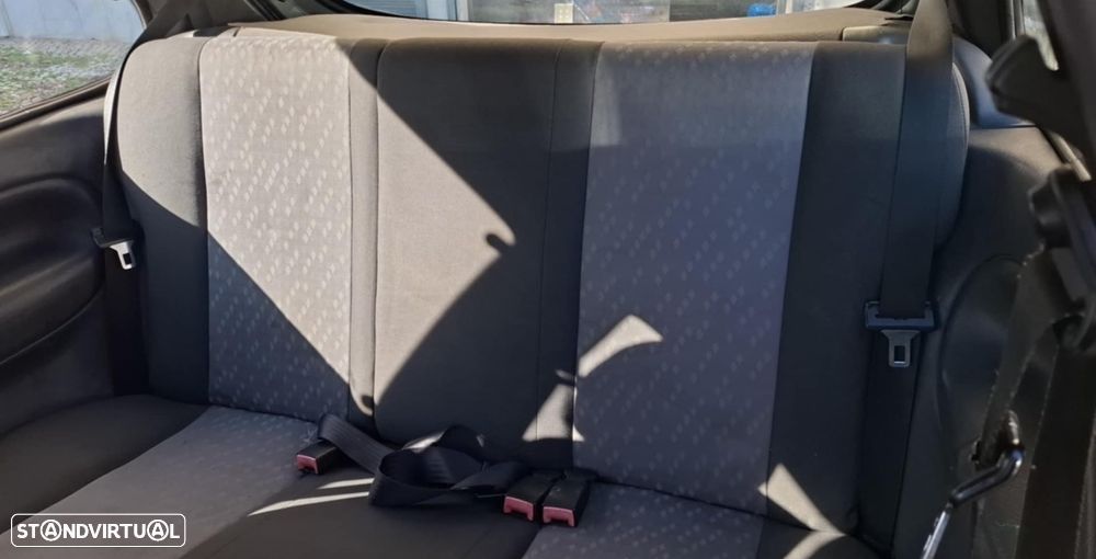 Ford Fiesta 1.8 D Studio - 13