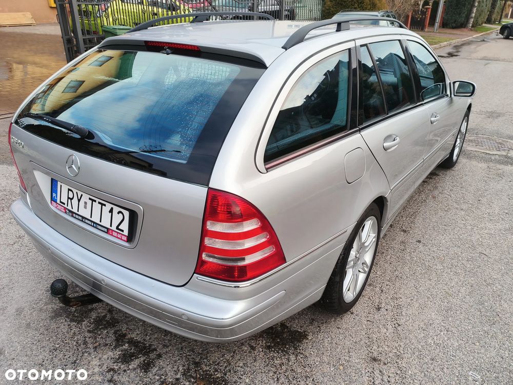 Mercedes-Benz Klasa C 320 4Matic Avantgarde Sport Edition - 33