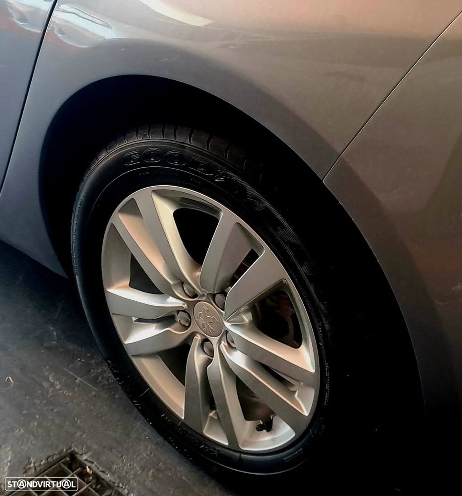 Peugeot 308 1.2 PureTech Style - 26