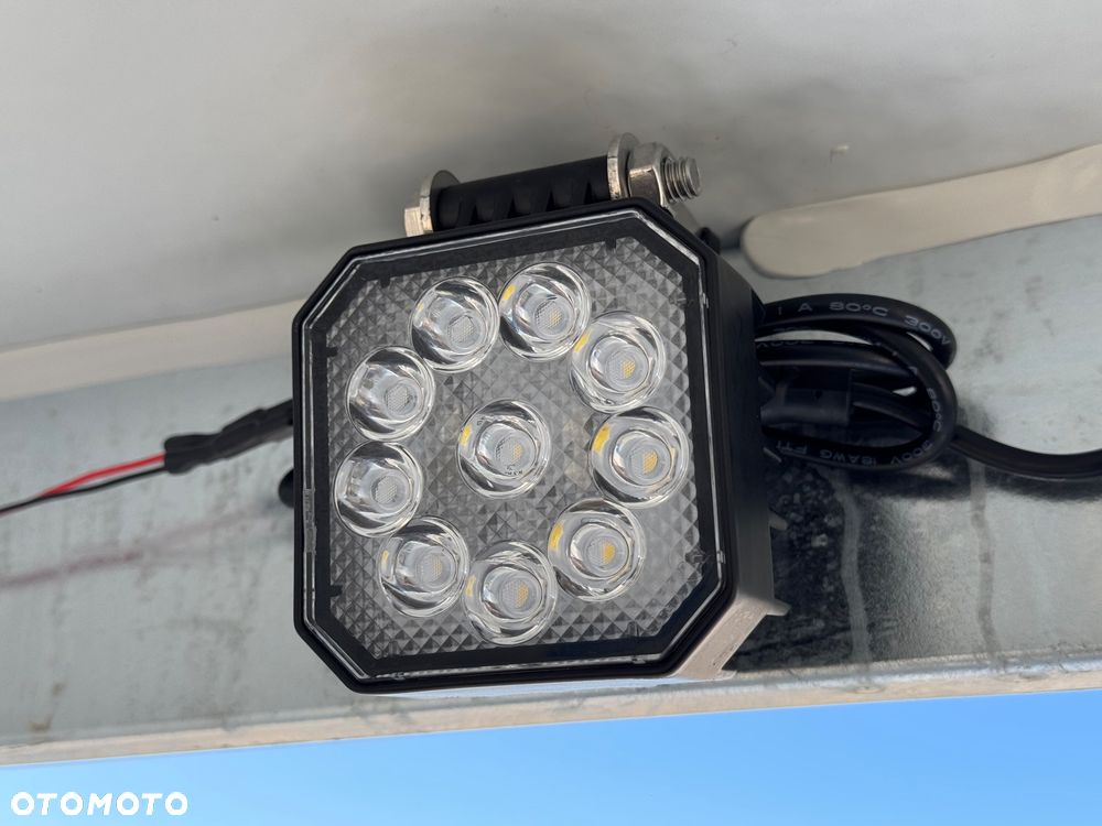 Debon C2000 - zamknięta przyczepa do przewozu aut, 550 x 215 cm, 3500kg, felgi ALU, wciągarka elektryczna - 16