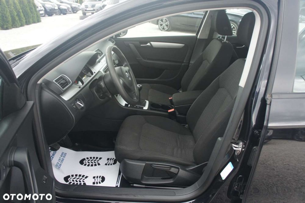 Volkswagen Passat - 11