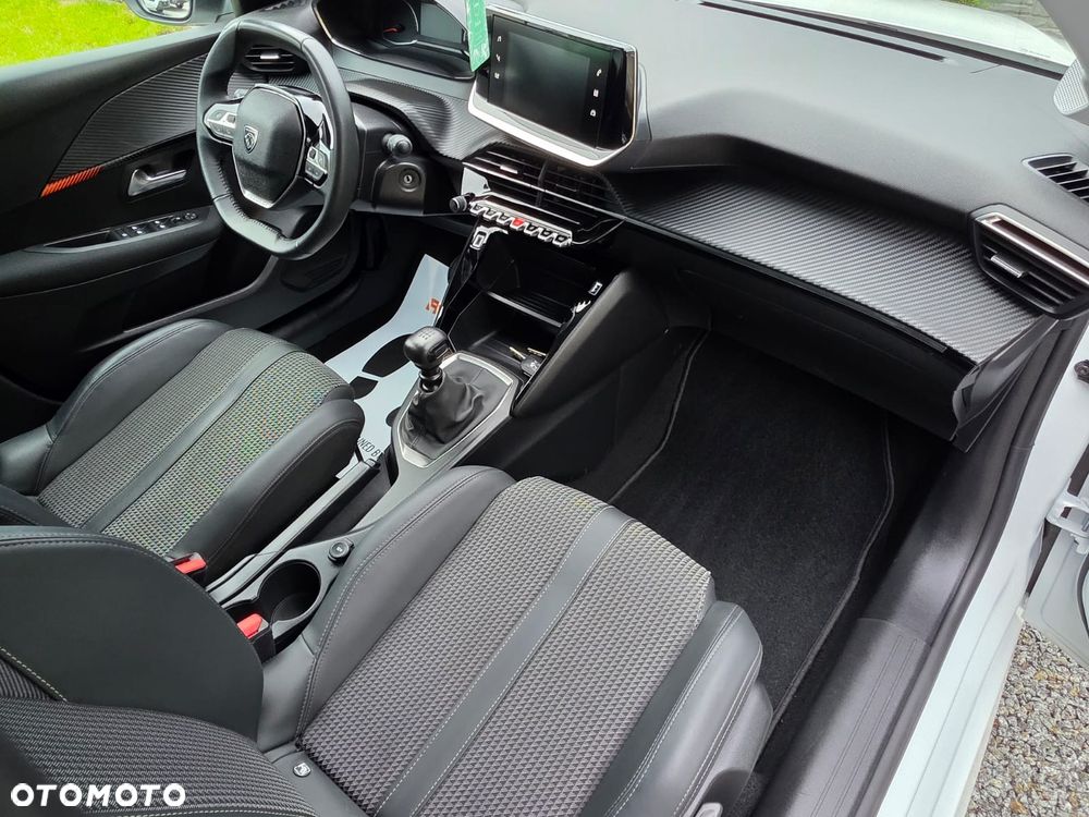 Peugeot 208 - 23