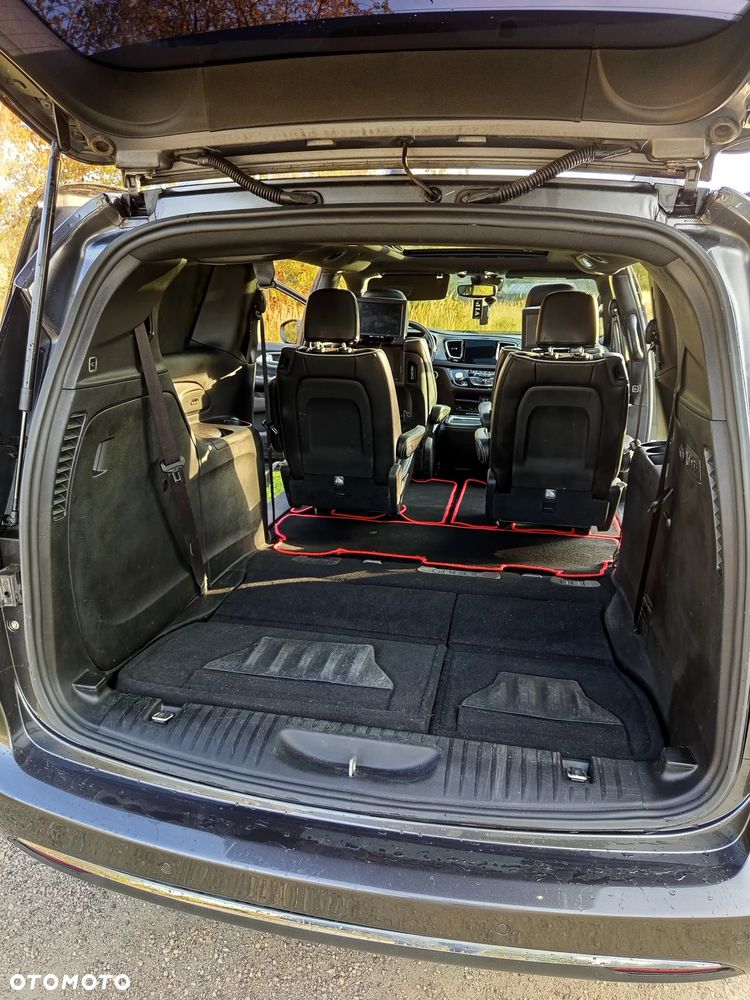 Chrysler Pacifica - 11